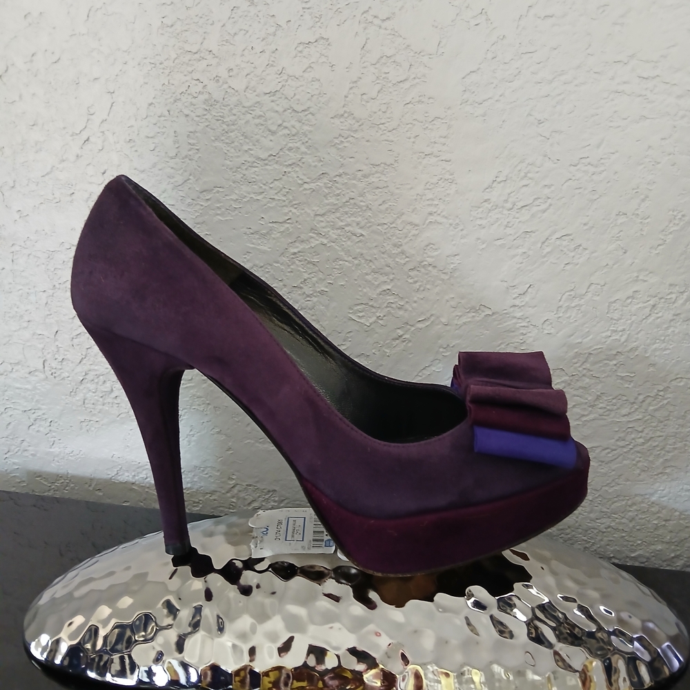 Stunning Purple Suede Bow Heels by Stuart Weitzman – Elegant Statement Pumps - Picture 3 of 16